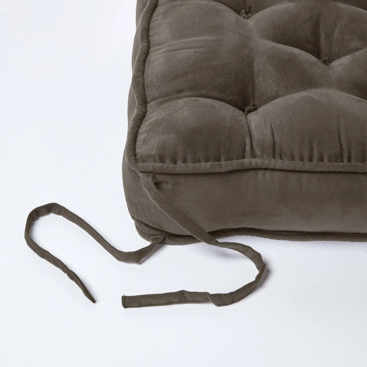 Sitzkissen Taupe-grau – Sitzerhöhung/Stuhlkissen 40 X 40 Cm Mit Velours-Bezug 4 Sitzkissen Taupe-grau – Sitzerhöhung/Stuhlkissen 40 X 40 Cm Mit Velours-Bezug – Bild 4