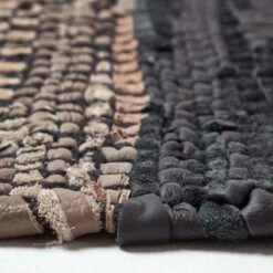 Recycelter Handgewebter Lederteppich Mit Fischgrätenmuster In Schwarz -Homescapes Sale Haus ru1322 04