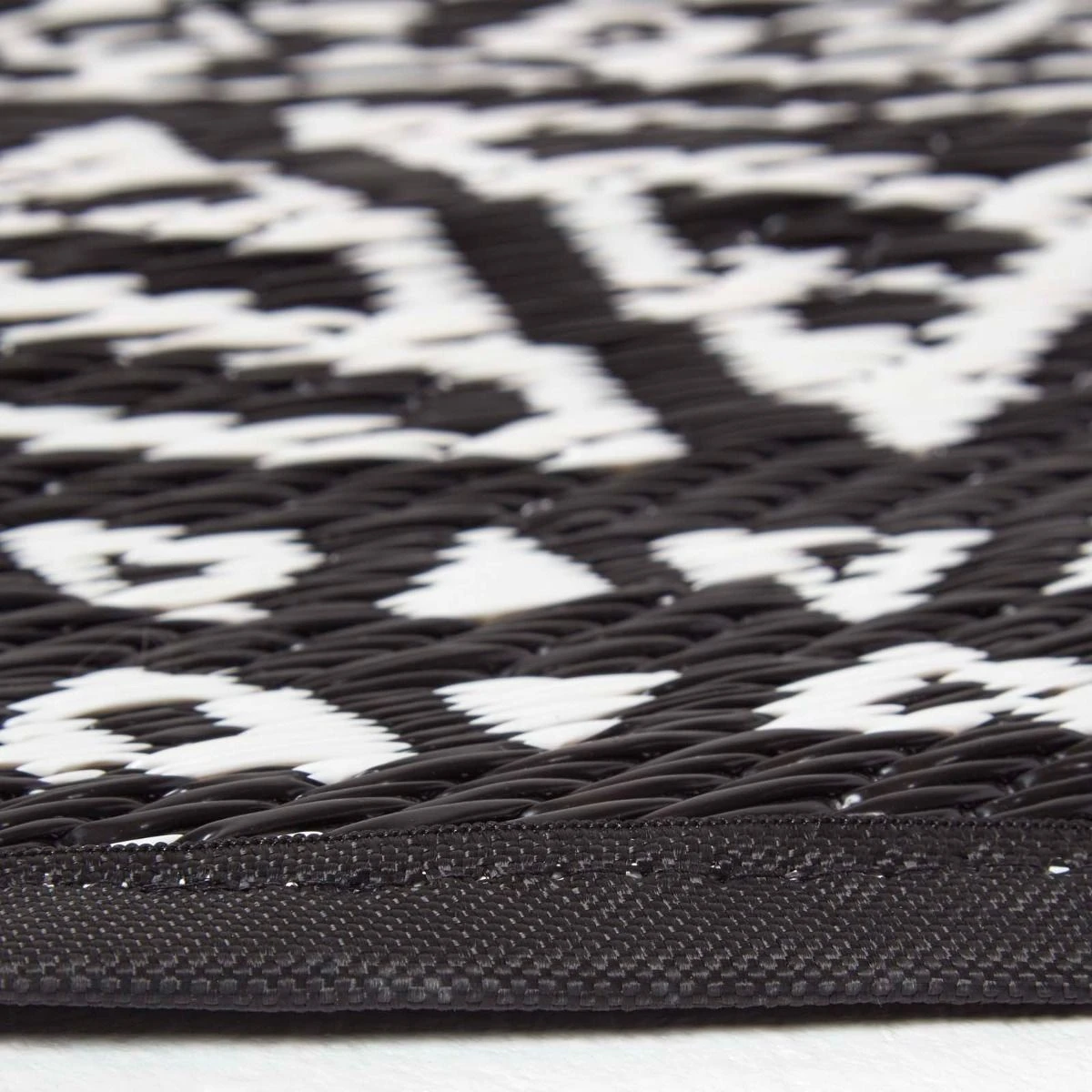 Doppelseitiger Außenteppich Mit Muster, 180 X 180 Cm, Schwarz-weiß 4 Doppelseitiger Außenteppich Mit Muster, 180 X 180 Cm, Schwarz-weiß – Bild 4