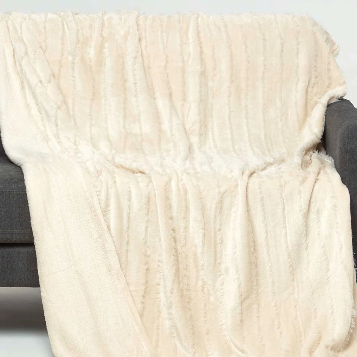 Plüschdecke Cremeweiß – 130 X 180 Cm, Samtweich Mit Fransen-Streifen 2 Plüschdecke Cremeweiß – 130 X 180 Cm, Samtweich Mit Fransen-Streifen – Bild 2