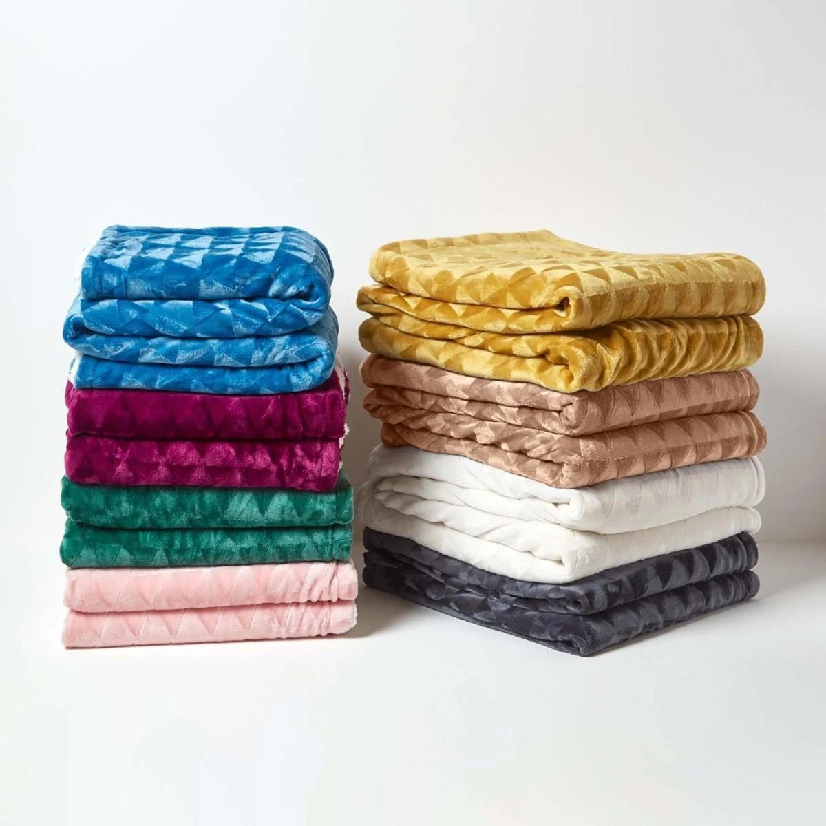 Kuschelige Samtdecke Mit Dreiecksmuster – Sherpa-Decke Hellbraun 6 Kuschelige Samtdecke Mit Dreiecksmuster – Sherpa-Decke Hellbraun – Bild 6